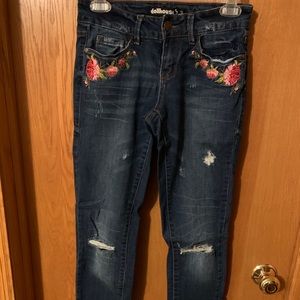 Flower embroidered skinny jeans